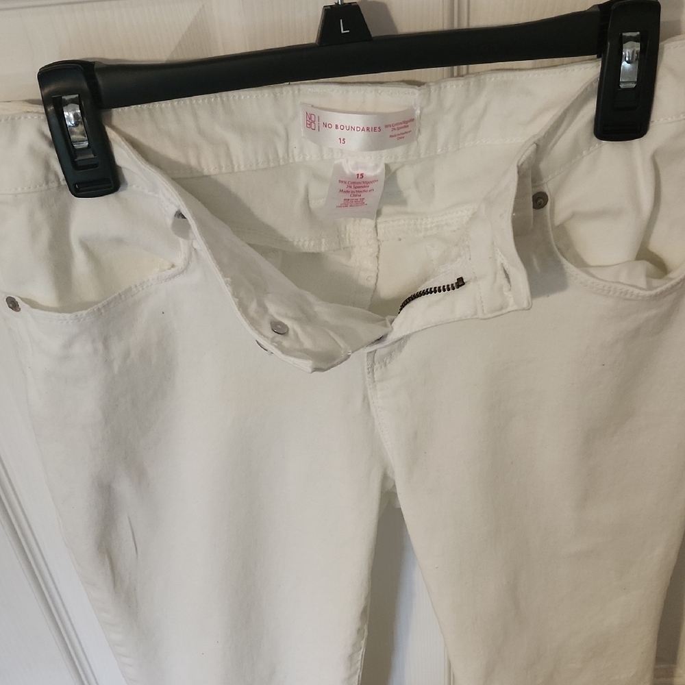 No Boundaries White Straight Leg Pants Lightweight Fabric